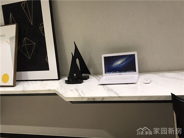 自游港青年广场